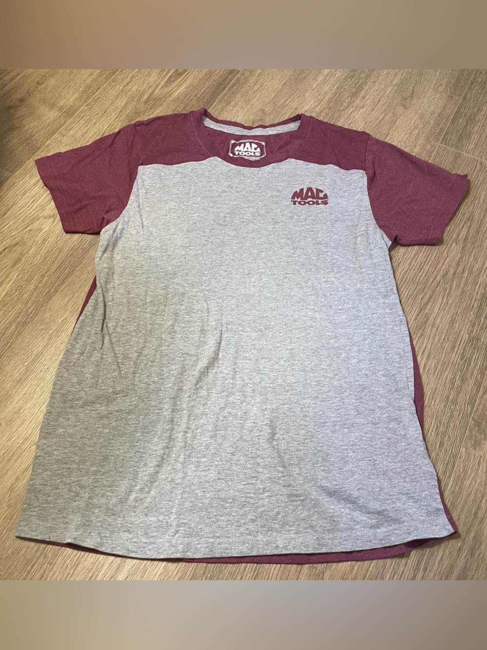 Mac Tools “Still Plays with Blocks” Two-Tone Gray Maroon T-Shirt Men’s Medium